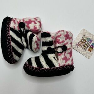 Muk Luks Baby Slippers NWT 6-12 months